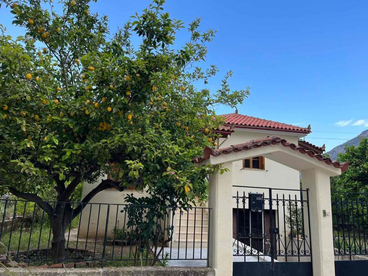 Villa Lemon Tree House Leonídion Exterior foto
